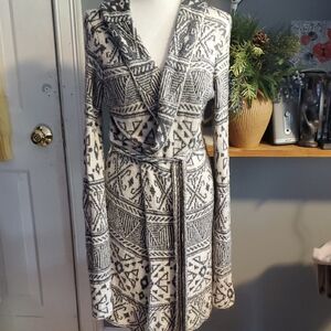 William Rast Grey and White Geometric Long Sleeve Sweater